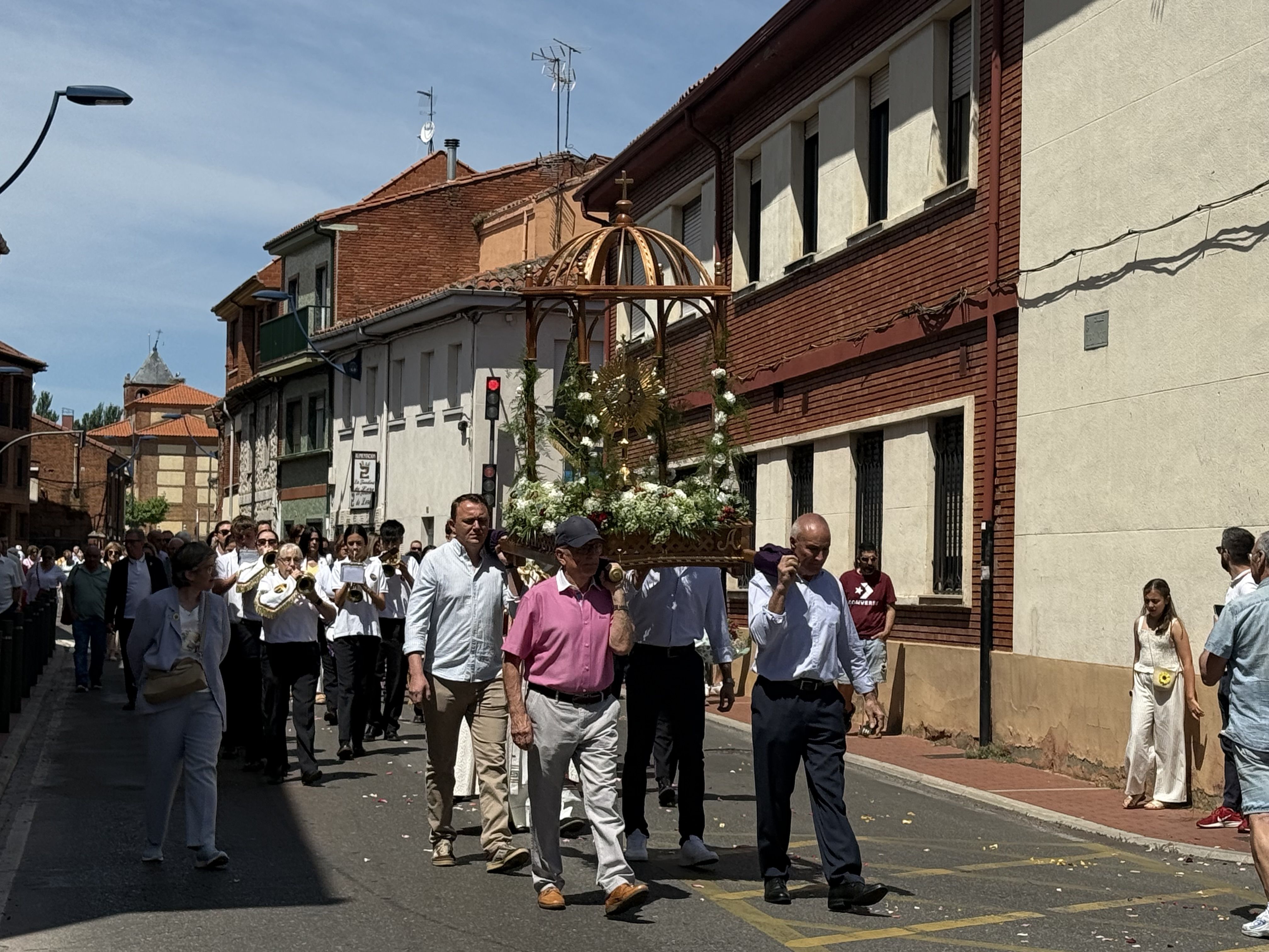 La celebración del del Corpus de San Andrés del Rabanedo, en imágenes 