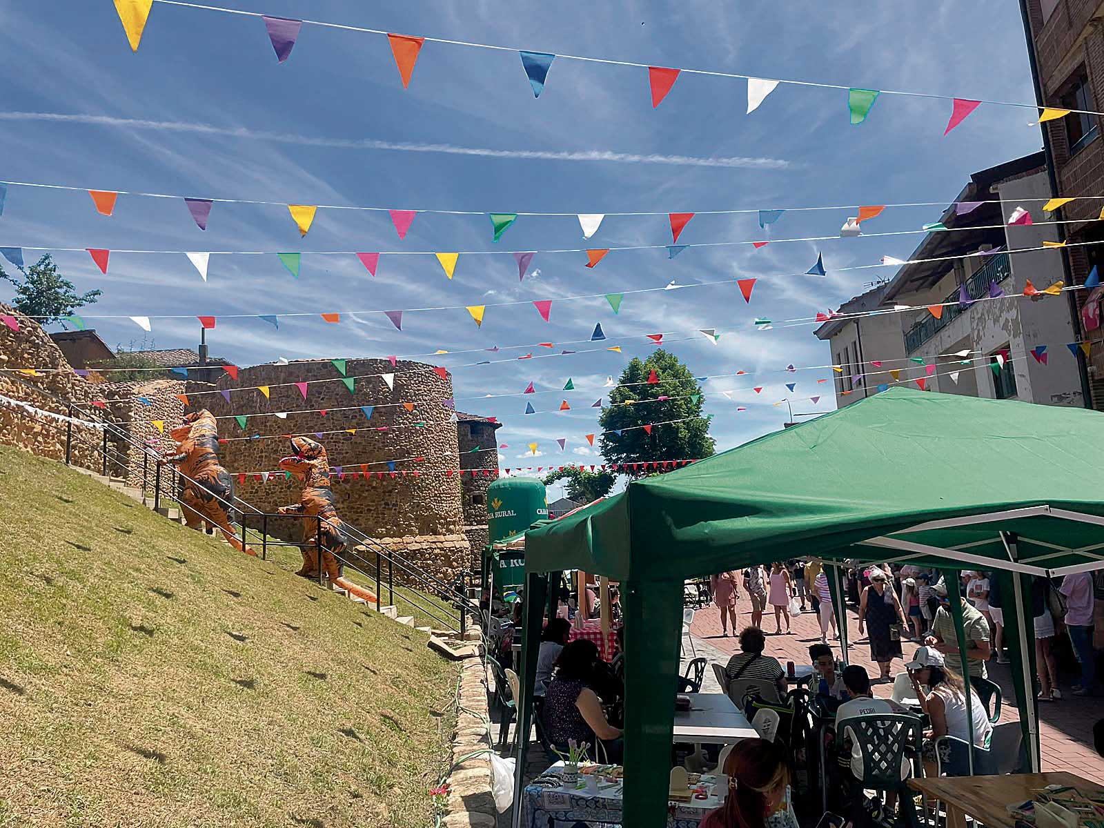 La Feria de la Fresa de Almanza, en imágenes