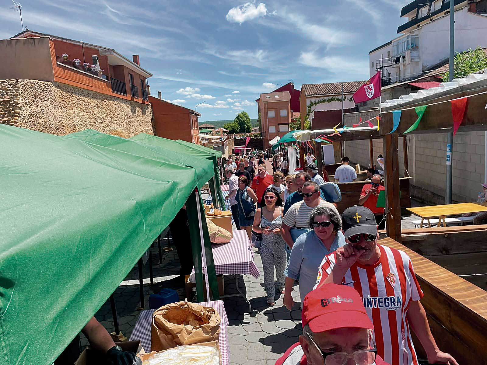 La Feria de la Fresa de Almanza, en imágenes