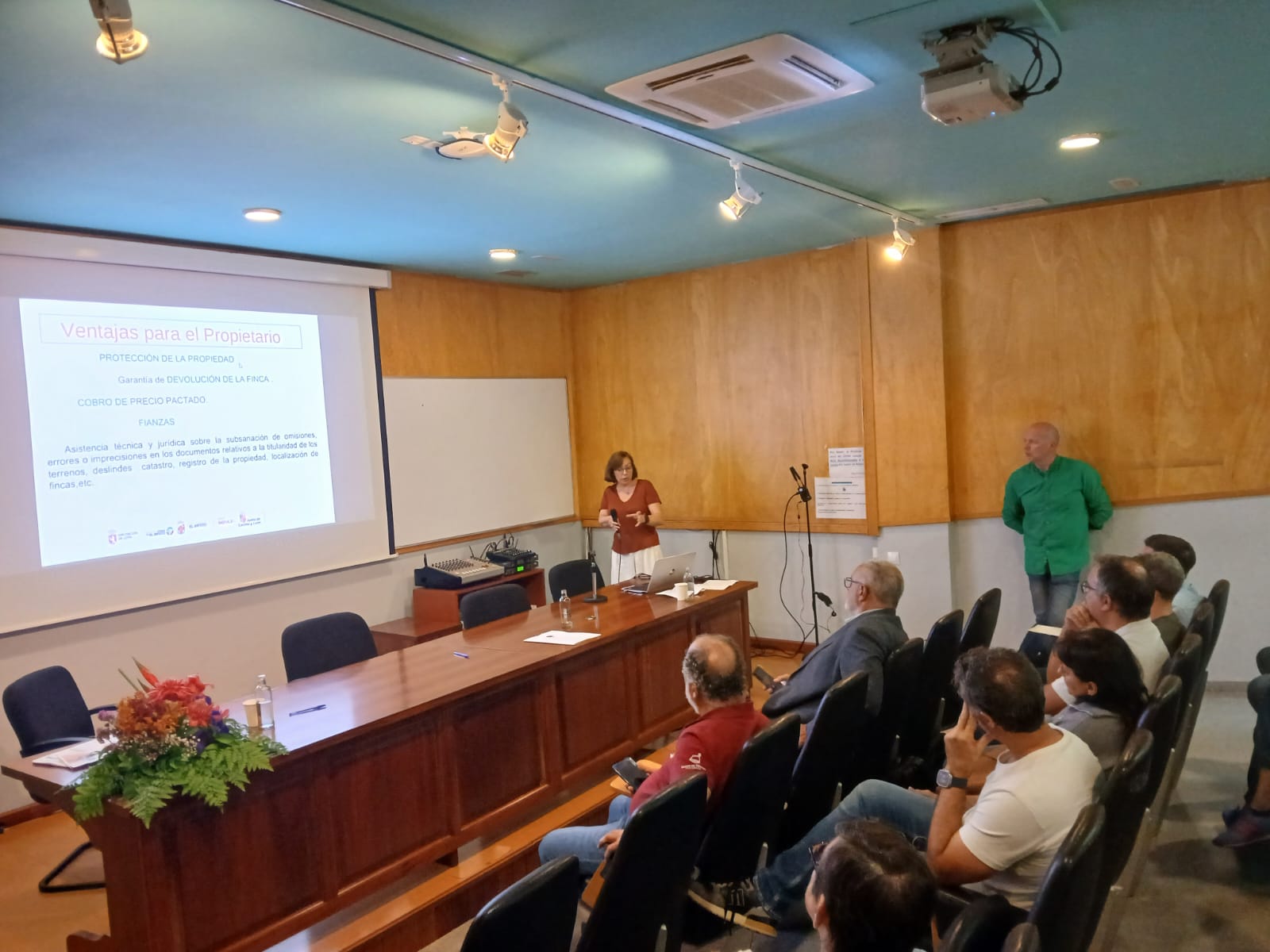Jornada en Gran Canarias, donde Anievas dio a conocer lo que realiza el Banco de Tierras berciano.