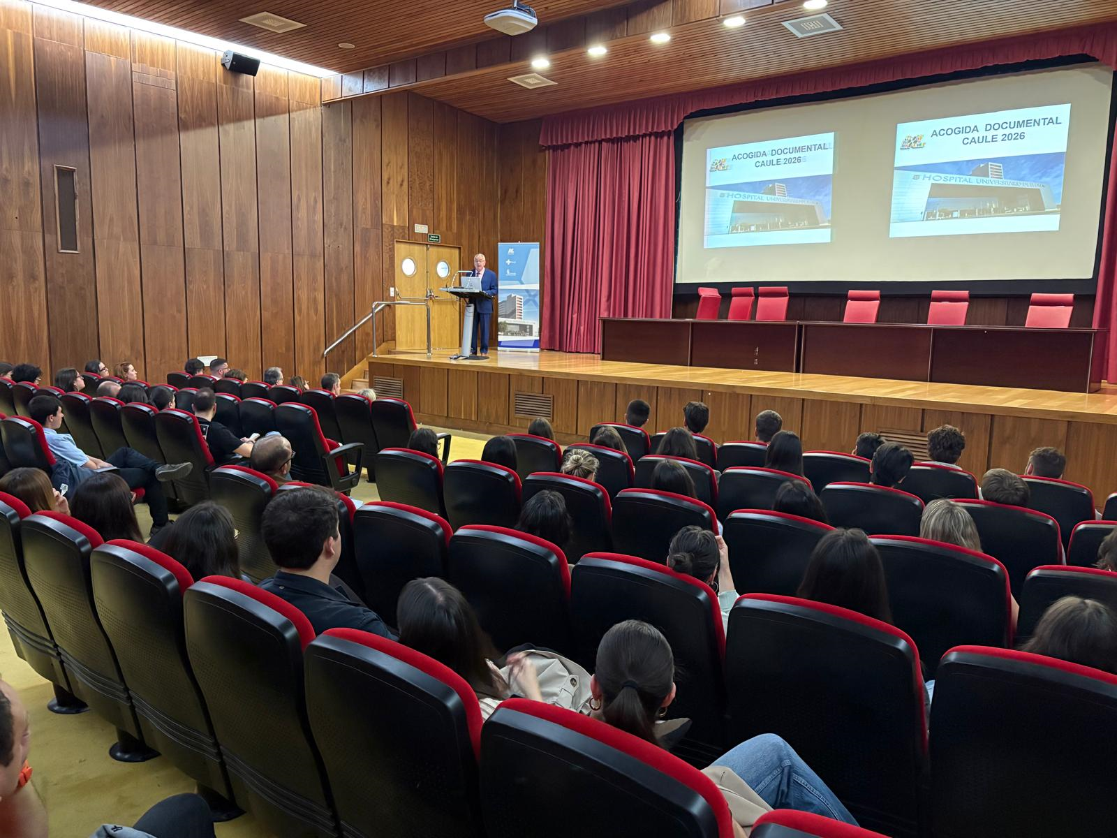 Acto de bienvenida en el salón de actos del Hospital de León a los nuevos residentes. | L.N.C.