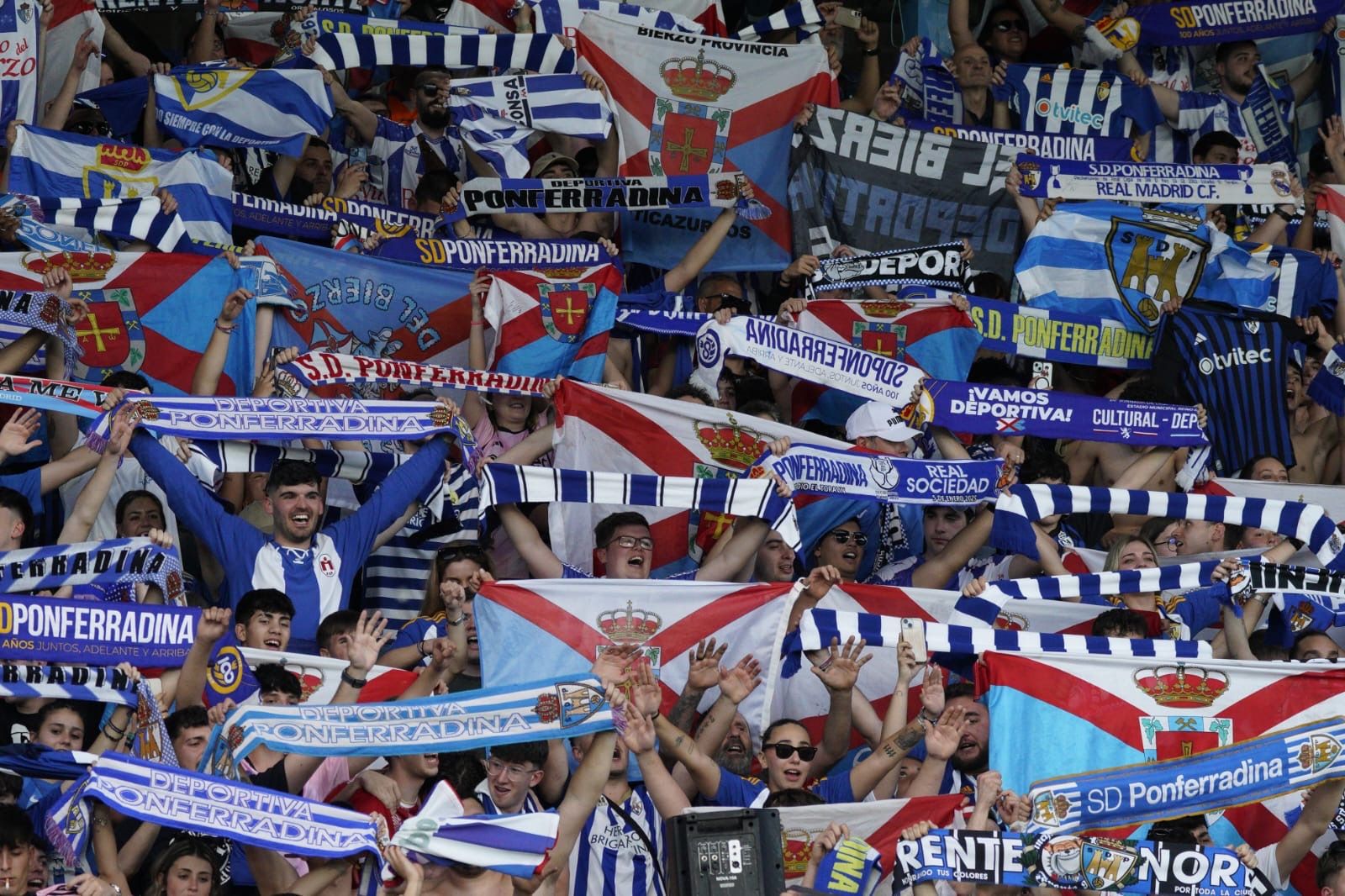 La afición de la Ponferradina se prepara para otra final de ascenso más. PONFERRADINA La afición de la Ponferradina se prepara para otra final de ascenso más. PONFERRADINA