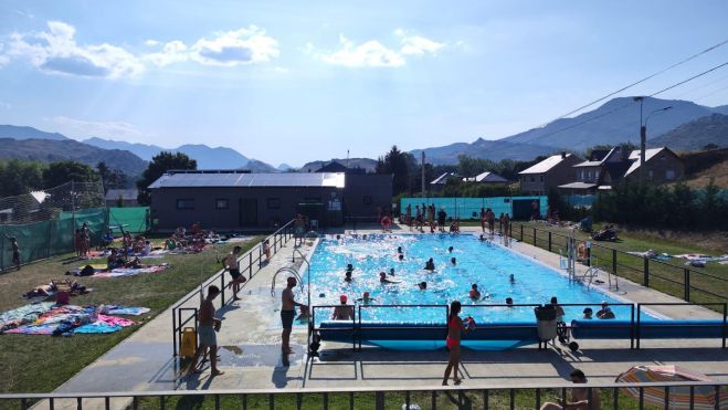 Las piscinas municipales, un entorno privilegiado para refrescarse y disfrutar. Las piscinas municipales, un entorno privilegiado para refrescarse y disfrutar.