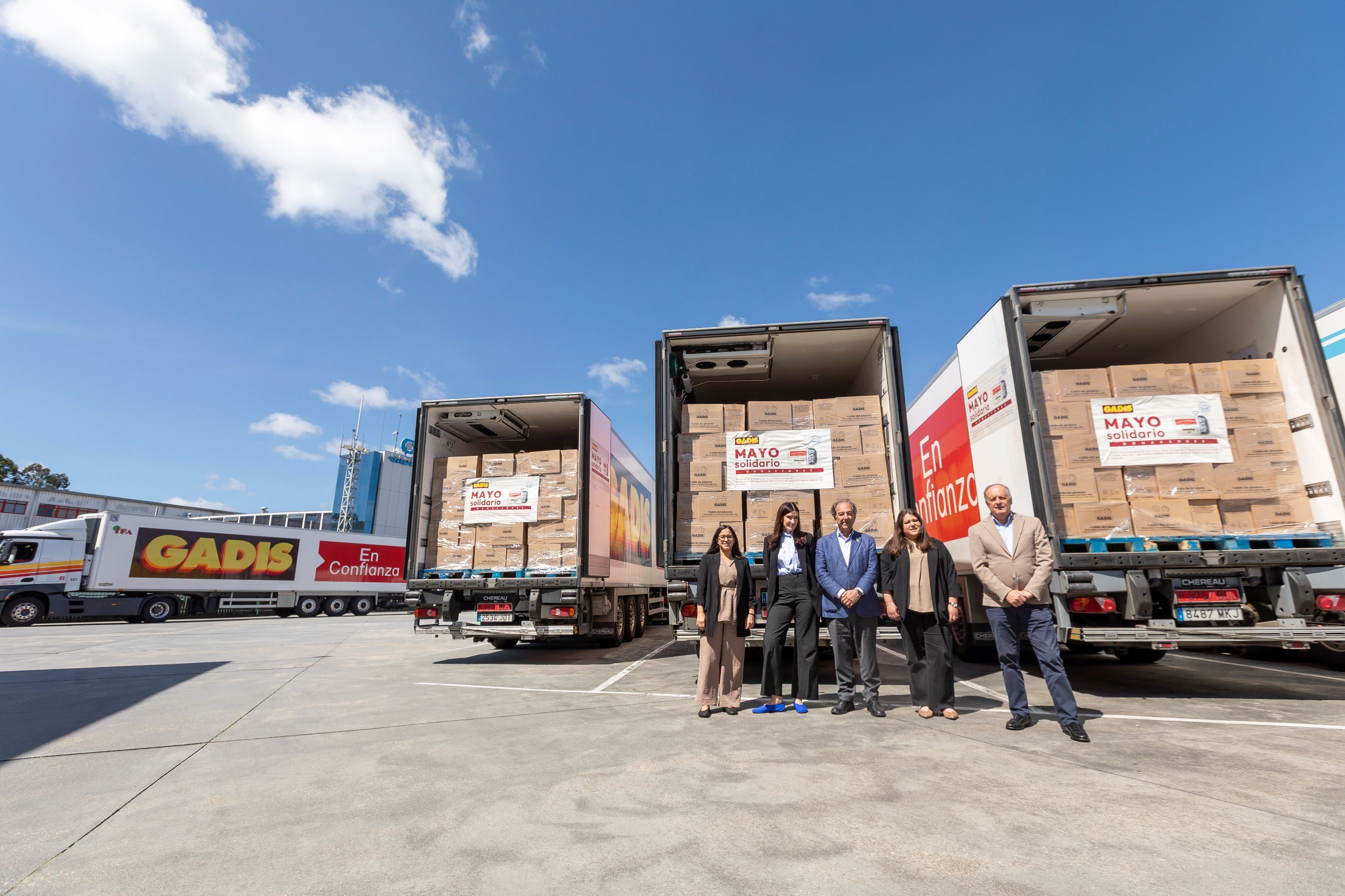 Entrega de los alimentos por parte de Gadis en el marco de la campaña 'Mayo Solidario’. | L.N.C. Entrega de los alimentos por parte de Gadis en el marco de la campaña 'Mayo Solidario’. | L.N.C.