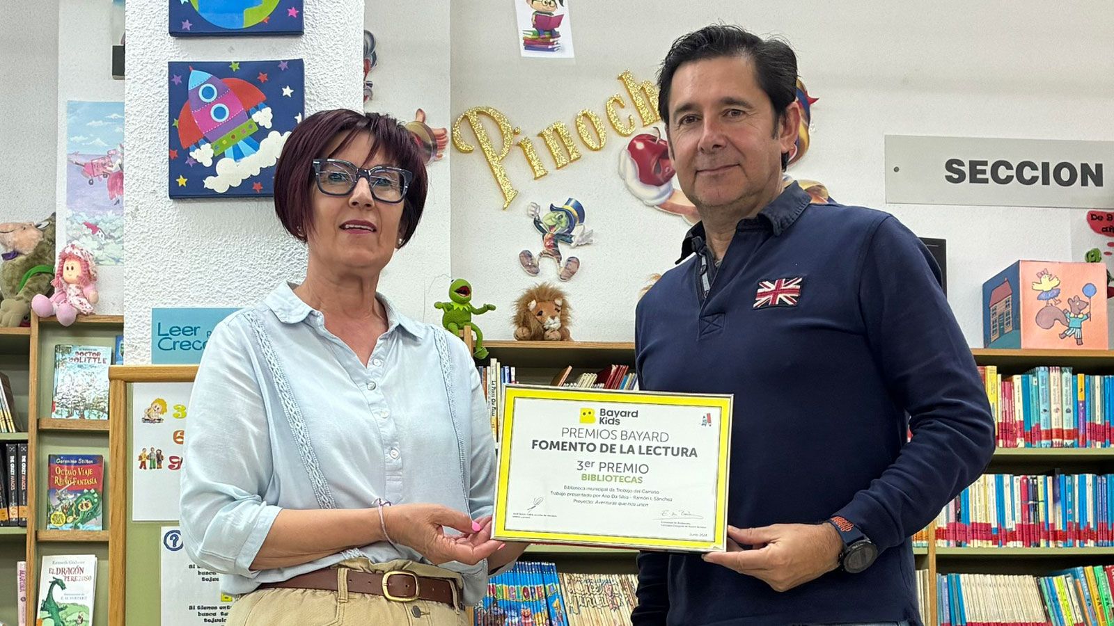 Bayard Educación ha concedido un premio a la Biblioteca de Trobajo del Camino. | L.N.C. Bayard Educación ha concedido un premio a la Biblioteca de Trobajo del Camino. | L.N.C.