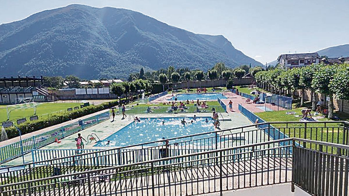 Las piscinas de Villablino en una imagen de archivo. TURISMO VALLE DE LACIANA Las piscinas de Villablino en una imagen de archivo. TURISMO VALLE DE LACIANA