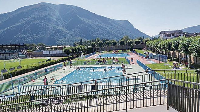 Las piscinas de Villablino en una imagen de archivo. TURISMO VALLE DE LACIANA Las piscinas de Villablino en una imagen de archivo. TURISMO VALLE DE LACIANA