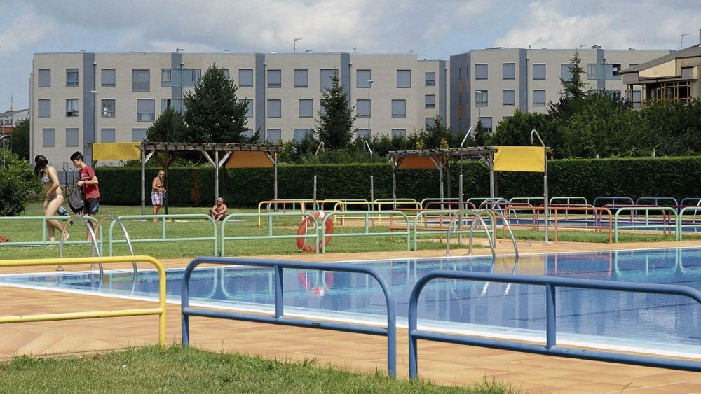 Vista de las piscinas municipales de verano de Astorga. | L.N.C.