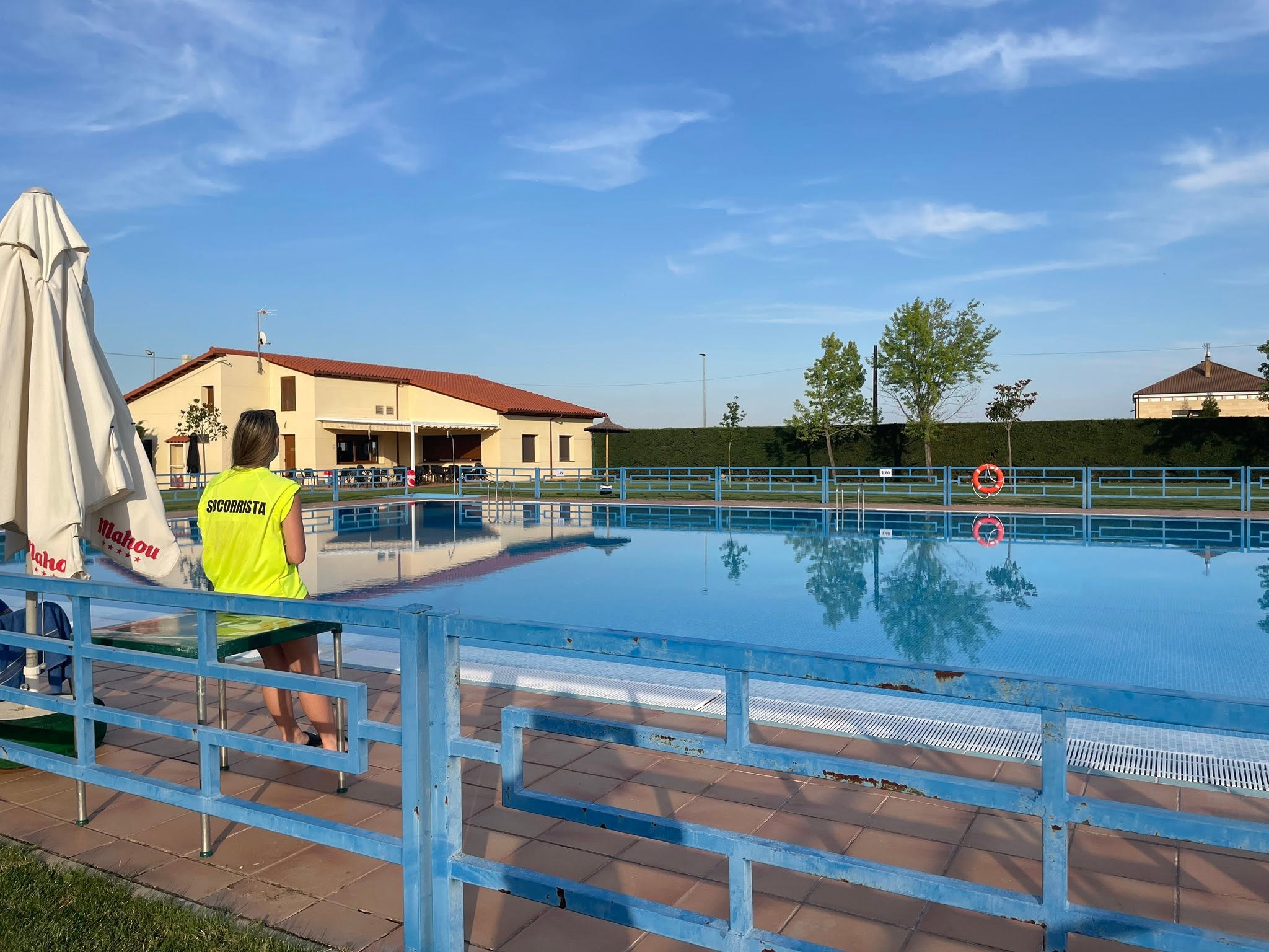 Las piscinas de Riego de la Vega son un lugar ideal para evadirse del calor. | L.N.C.