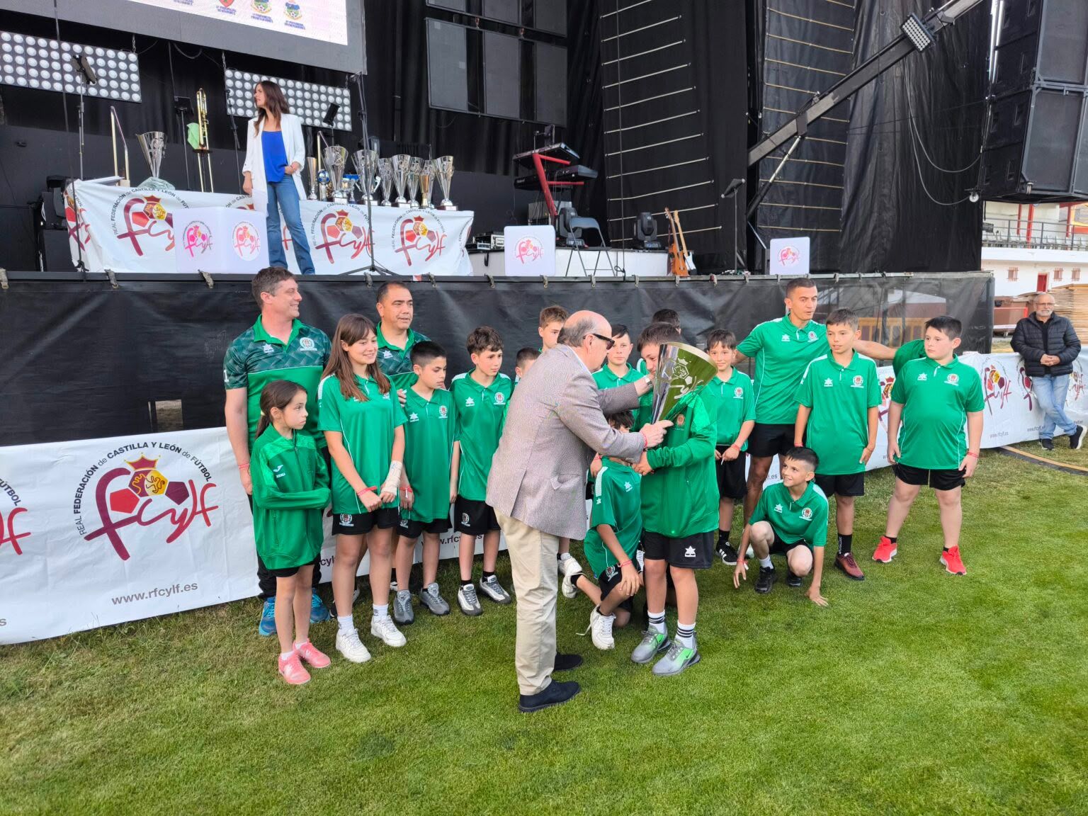 Fiesta de fin de temporada de la Delegación de Fútbol del Bierzo y Laciana. Fiesta de fin de temporada de la Delegación de Fútbol del Bierzo y Laciana.