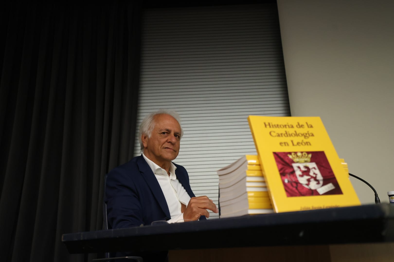 La presentación del libro tuvo lugar en el Salón de Actos del Ayuntamiento de León. | FERNANDO OTERO La presentación del libro tuvo lugar en el Salón de Actos del Ayuntamiento de León. | FERNANDO OTERO