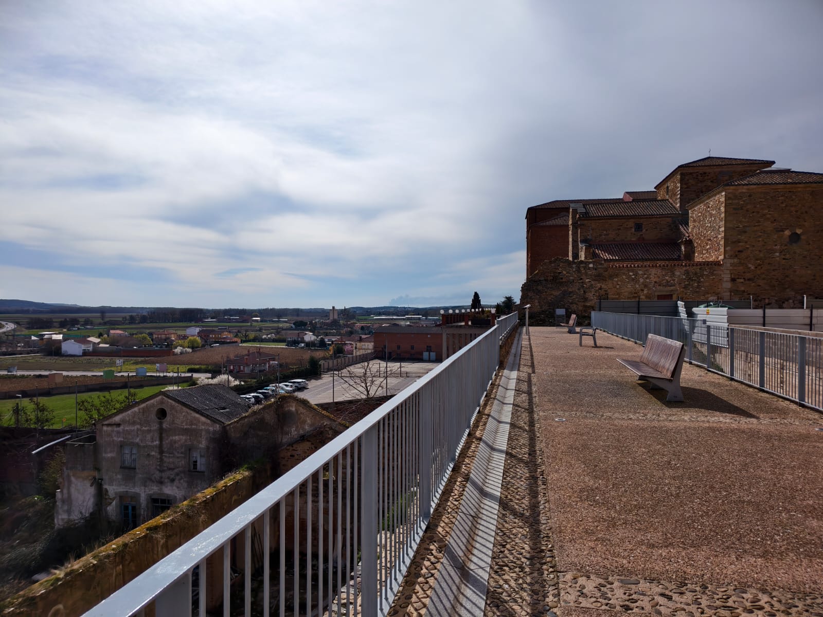 Vista de Astorga desde el mirador de la Vega. | A. RODRÍGUEZ Vista de Astorga desde el mirador de la Vega. | A. RODRÍGUEZ