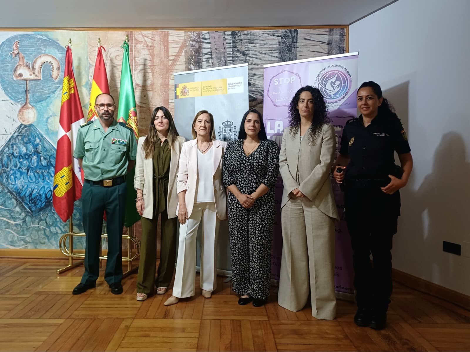 Foto de familia de los ponentes en las jornadas sobre violencia de género Foto de familia de los ponentes en las jornadas sobre violencia de género