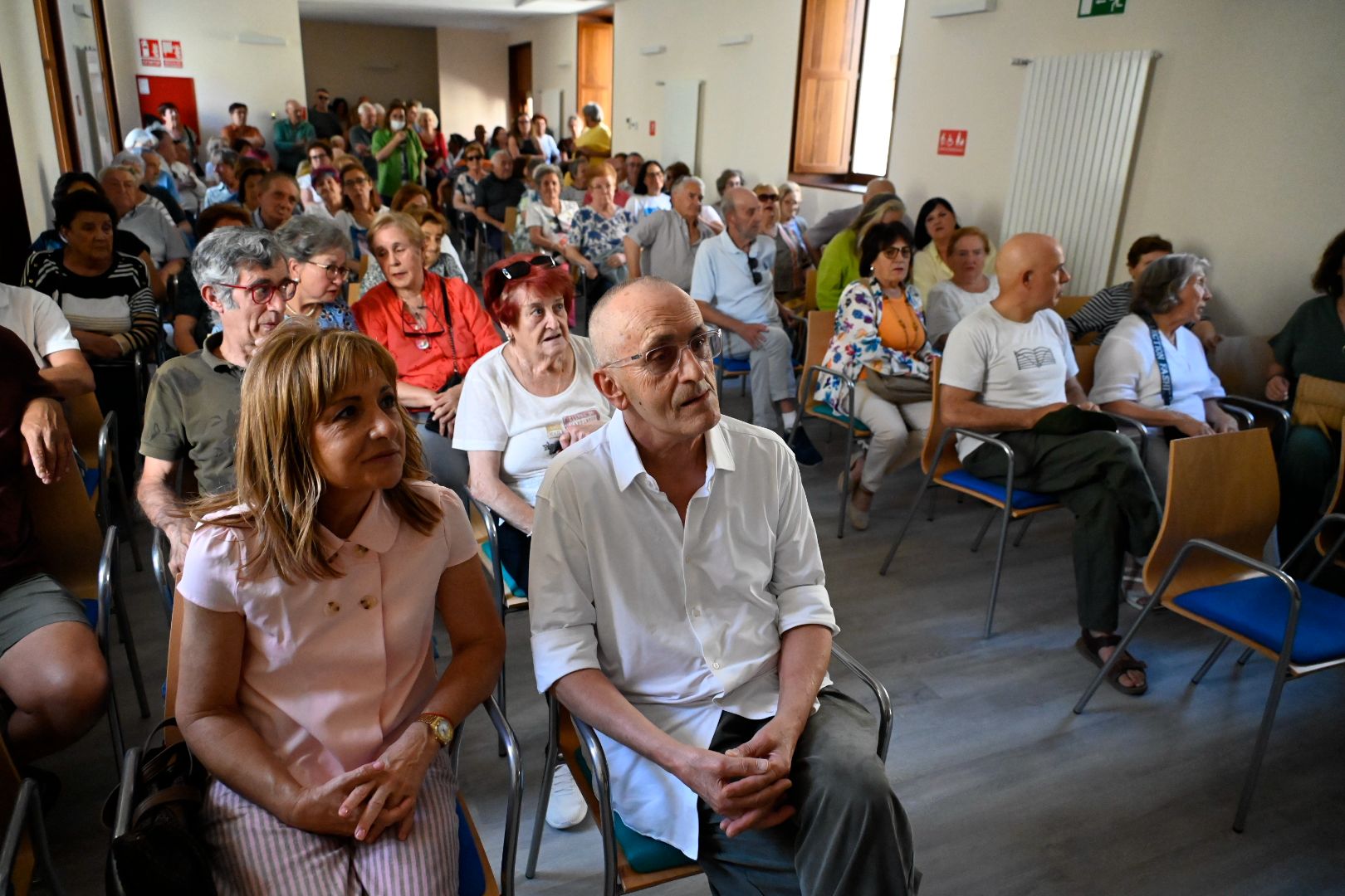 Numerosos familiares, amigos y vecinos acudieron al homenaje. | SAÚL ARÉN Numerosos familiares, amigos y vecinos acudieron al homenaje. | SAÚL ARÉN