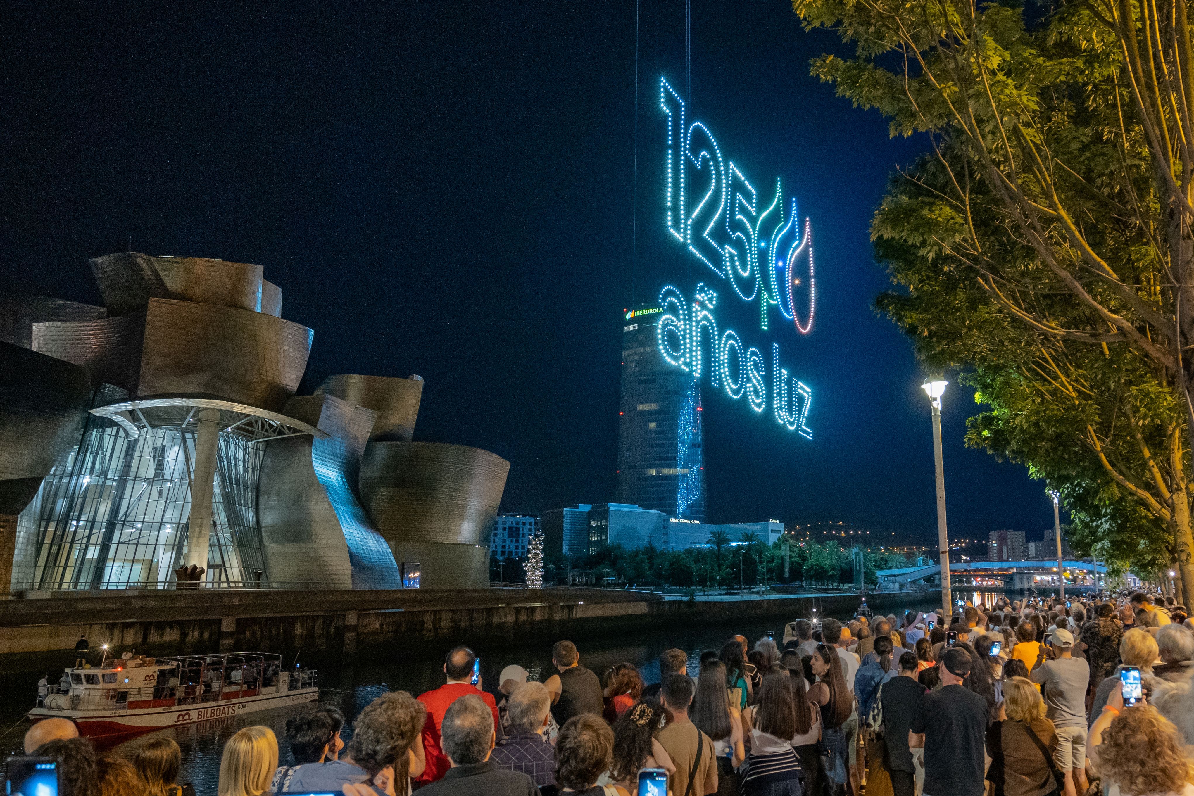 Gran show de drones por el 125 aniversario de Iberdrola en Bilbao | L.N.C.