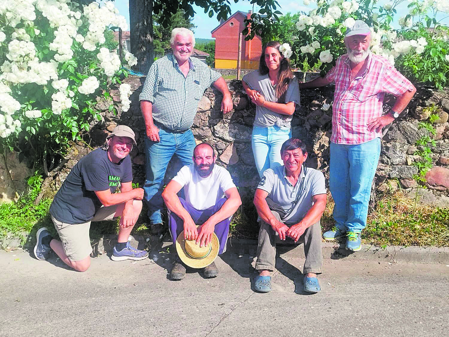 El equipo de pastores que acompañó en 2025 a Paco Morgado en el recorrido del rebaño trashumante, entre ellos Bárbara. El equipo de pastores que acompañó en 2025 a Paco Morgado en el recorrido del rebaño trashumante, entre ellos Bárbara.
