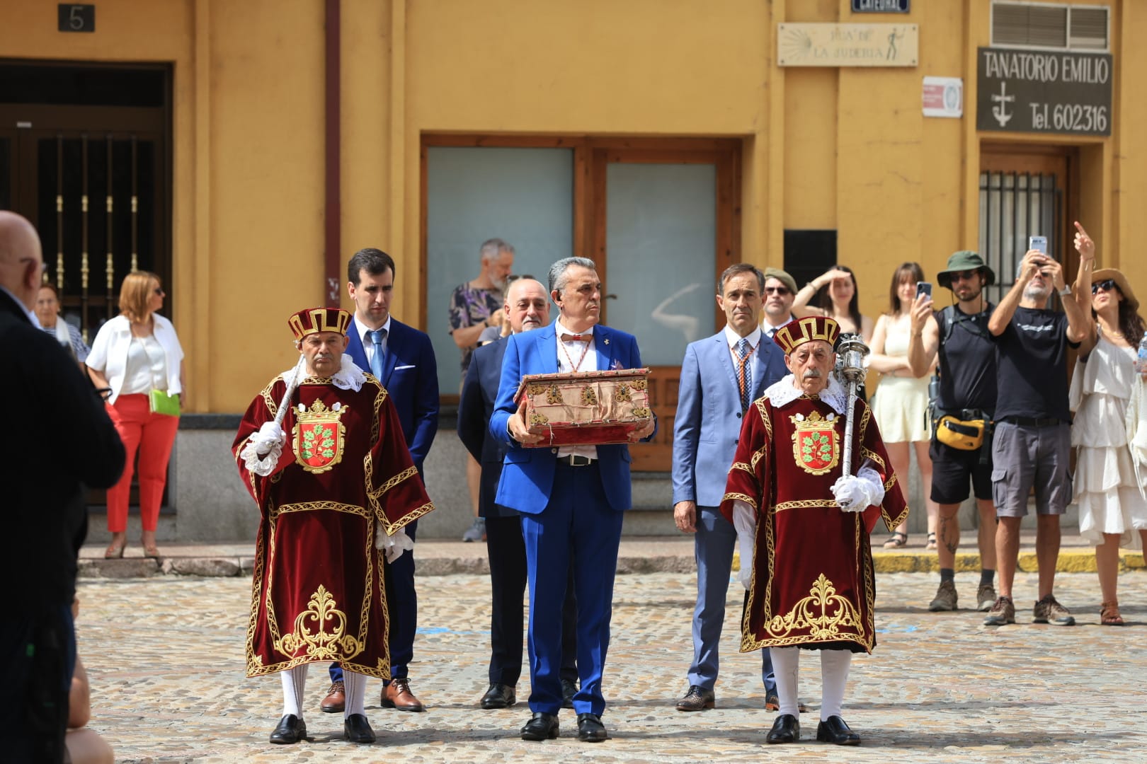 'La Zuiza' ondea en Astorga. | FERNANDO OTERO 'La Zuiza' ondea en Astorga. | FERNANDO OTERO