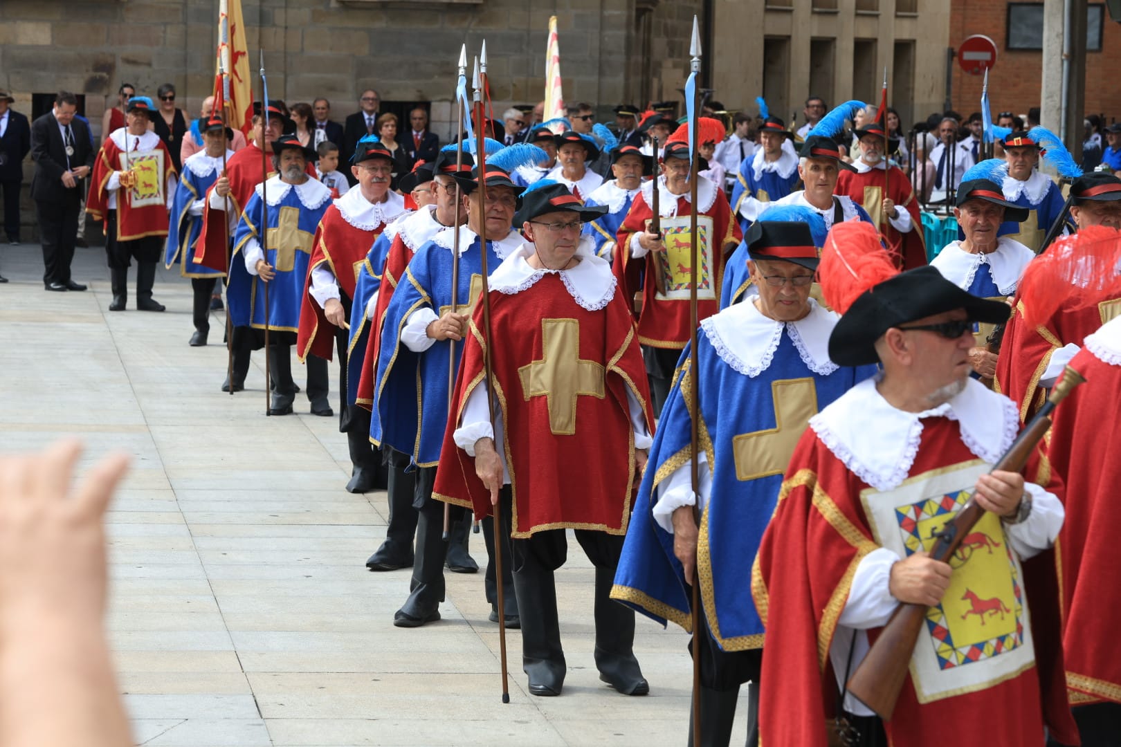 'La Zuiza' ondea en Astorga. | FERNANDO OTERO 'La Zuiza' ondea en Astorga. | FERNANDO OTERO