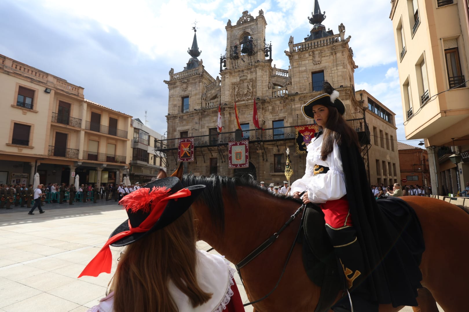 'La Zuiza' ondea en Astorga. | FERNANDO OTERO 'La Zuiza' ondea en Astorga. | FERNANDO OTERO