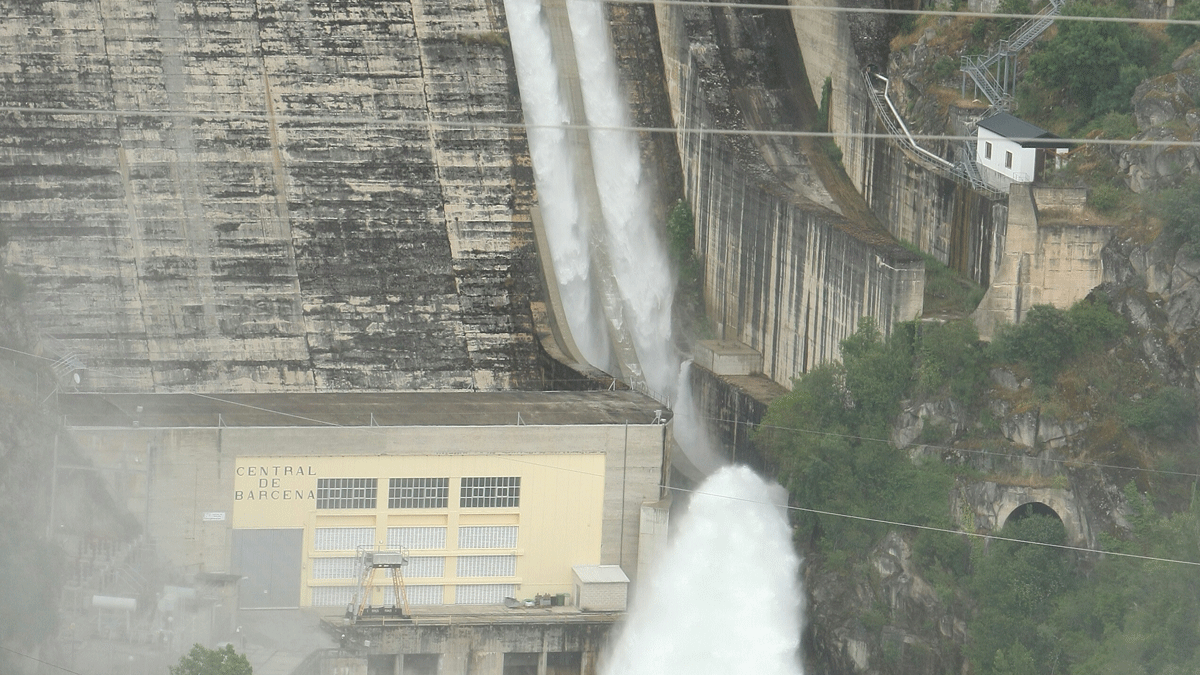 Imagen de la ladera derecha de la presa del embarse de Bárcena. | Ical