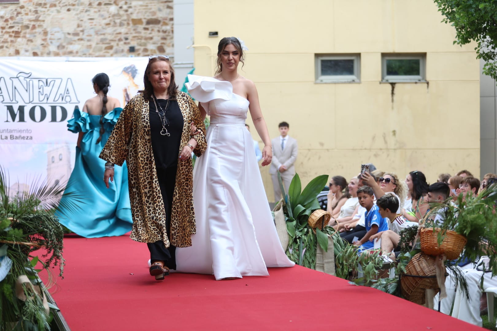 Desfile de La Bañeza es Moda. | FERNANDO OTERO Desfile de La Bañeza es Moda. | FERNANDO OTERO