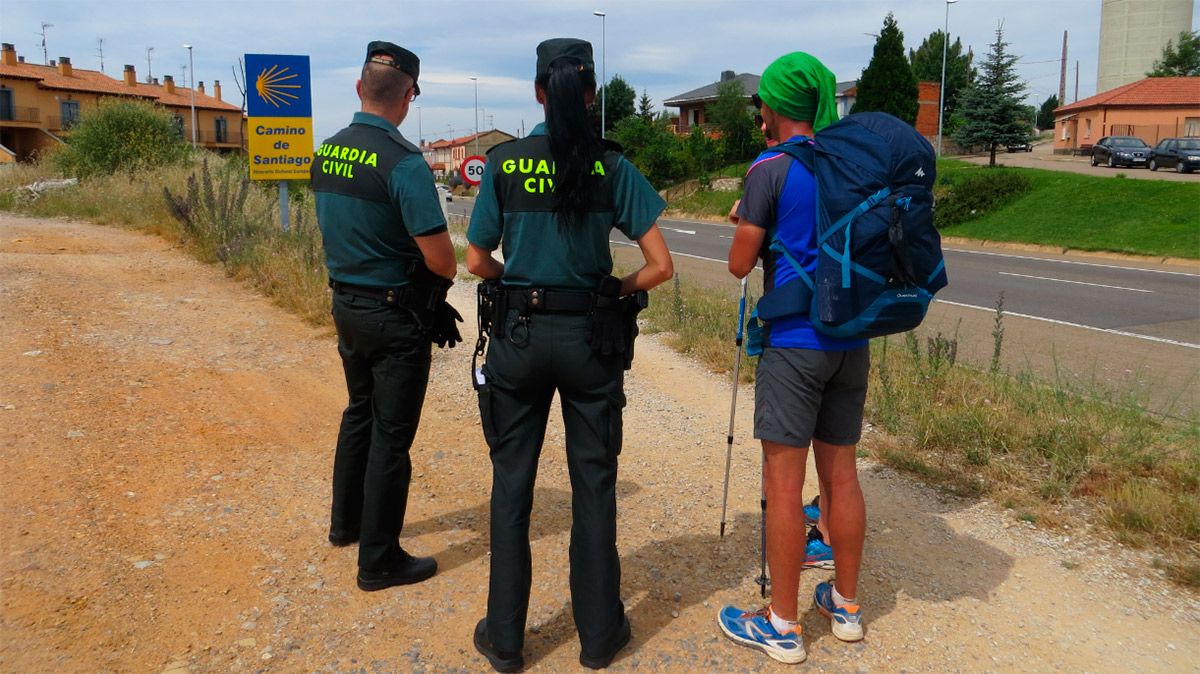 El peregrino fue auxiliado por la Guardia Civil. | L.N.C.