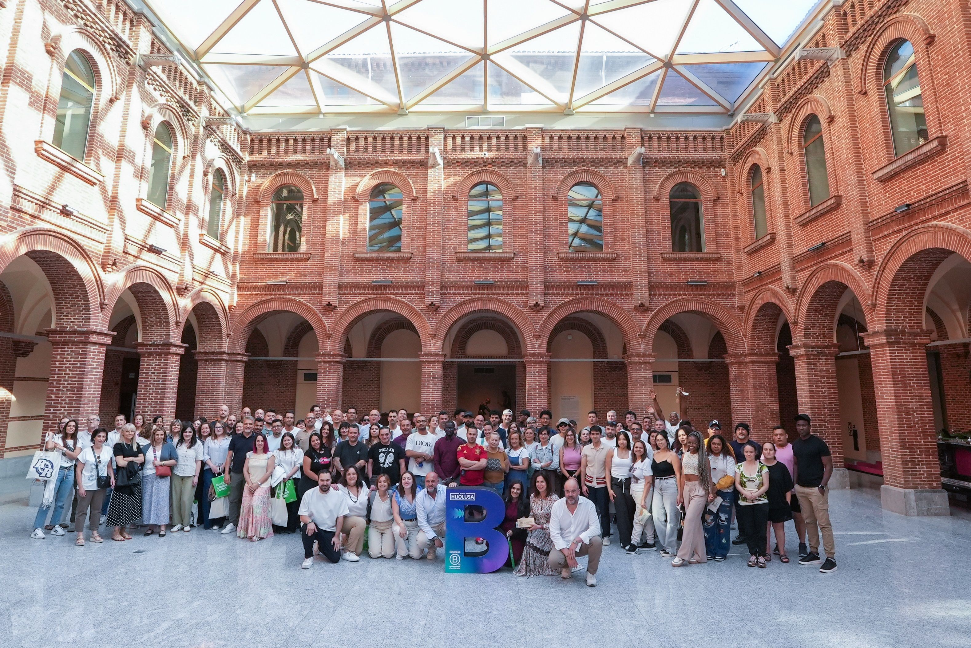 Foto de familia de los participantes en la entrega de la certificación B Corp. | L.N.C.