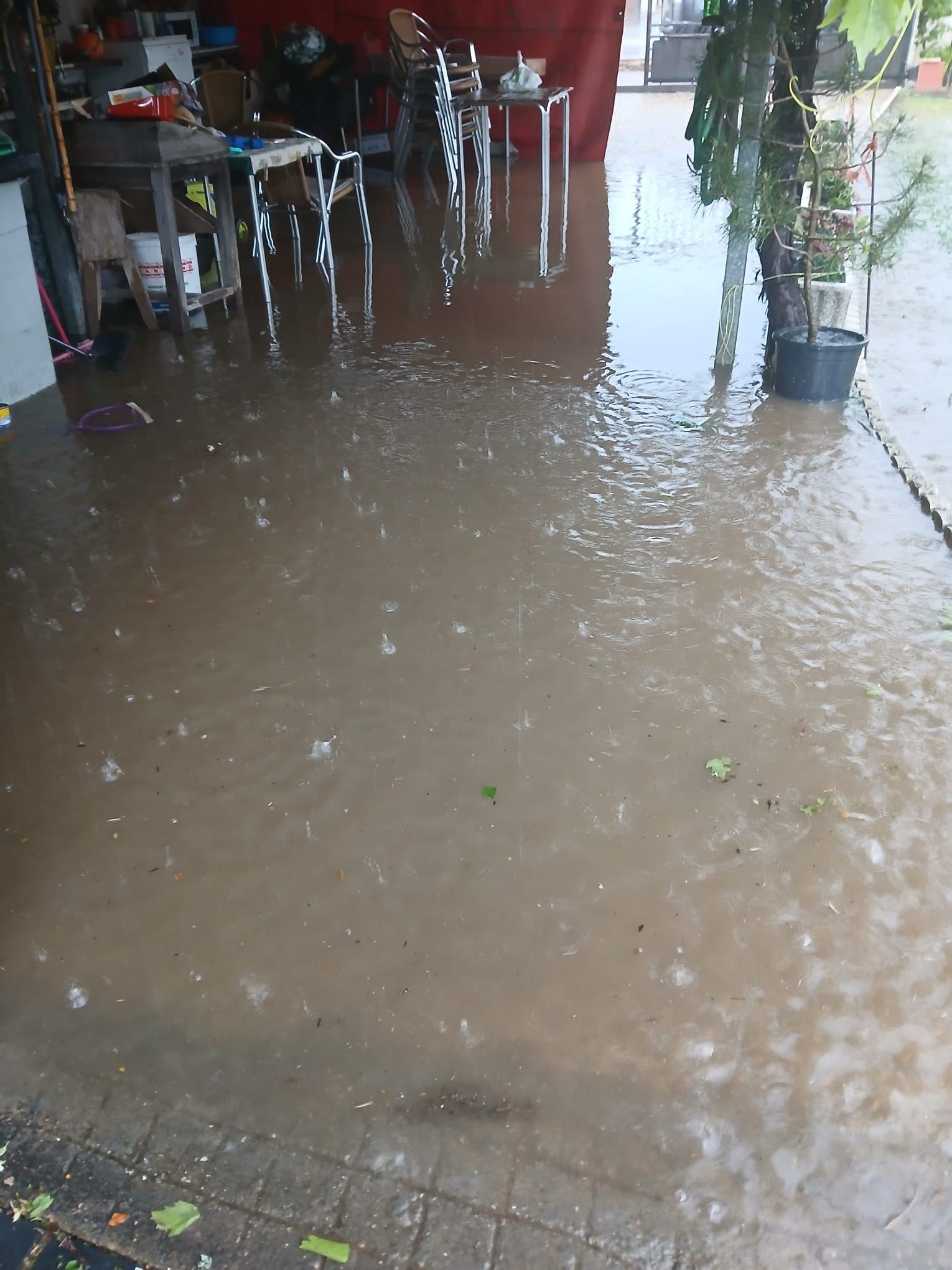 Una terraza inundada el pasado domingo.