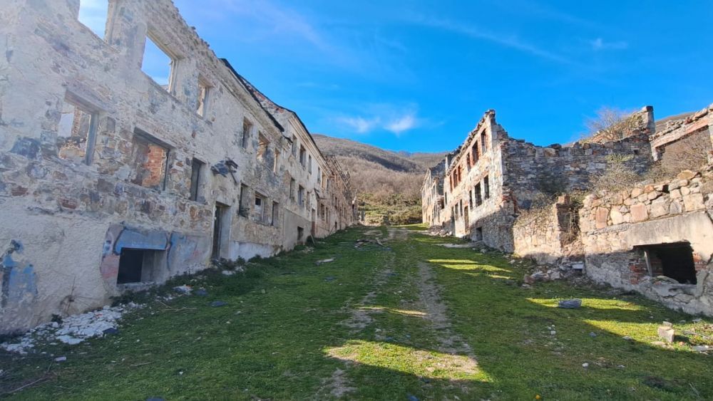 Situación actual de los pabellones en La Piela. | MAR IGLESIAS Situación actual de los pabellones en La Piela. | MAR IGLESIAS