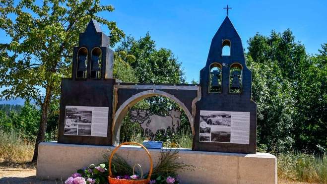 Recuerdo a los pueblos anegados, al que se sumarán las dos nuevas esculturas. 