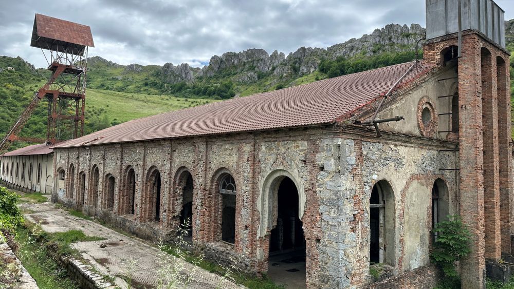 En la fotografía, vista del conjunto histórico minero Herrera I en el Valle de Sabero. En la fotografía, vista del conjunto histórico minero Herrera I en el Valle de Sabero.