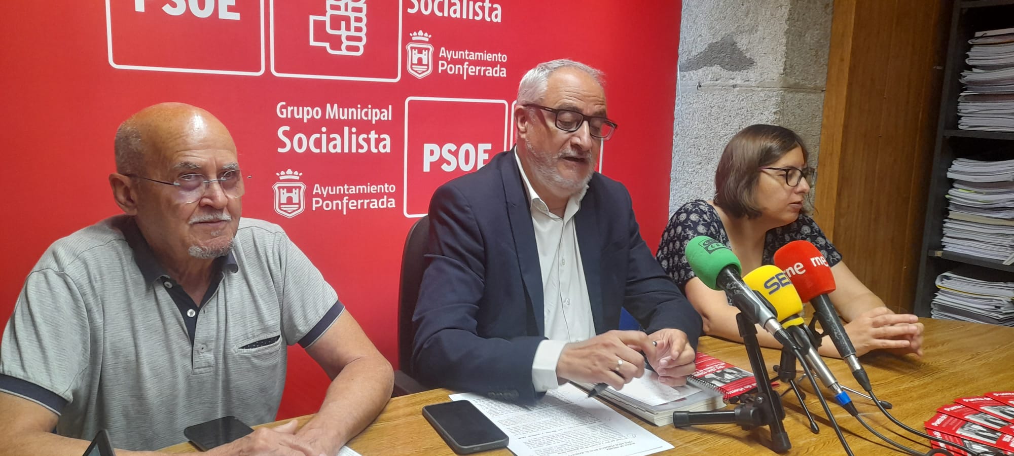 Rueda de prensa del PSOE en Ponferrada. | MAR IGLESIAS