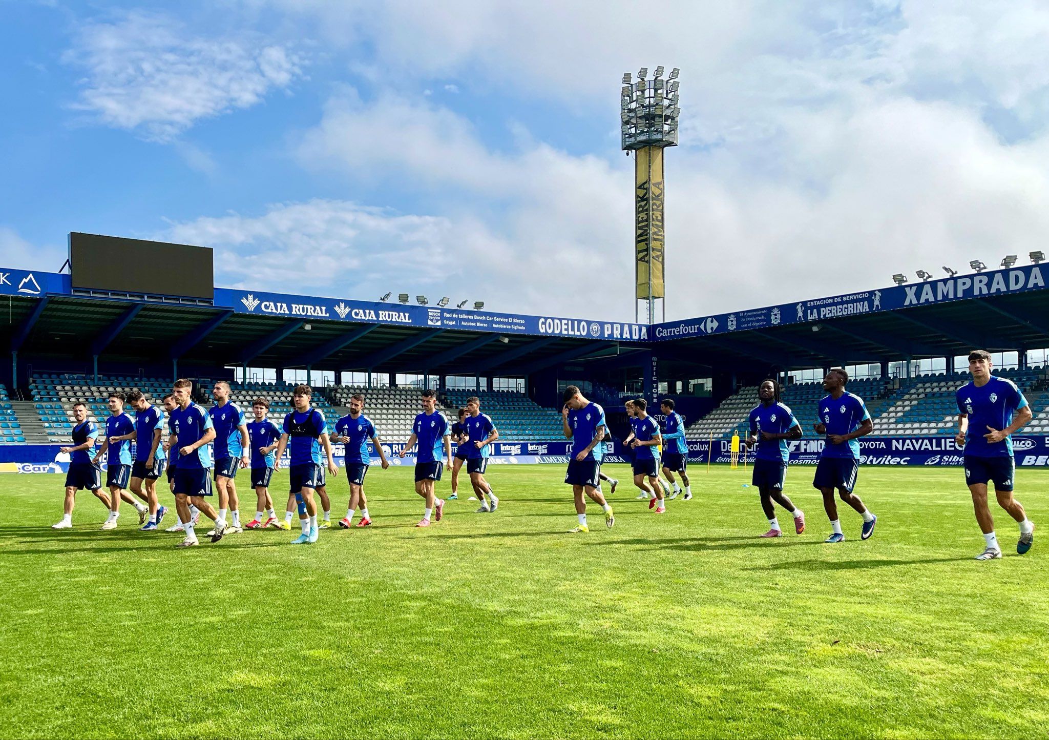 Uno de los últimos entrenamientos de la Ponferradina antes de la gran final en Vigo con Koke con el grupo. PONFERRADINA Uno de los últimos entrenamientos de la Ponferradina antes de la gran final en Vigo con Koke con el grupo. PONFERRADINA