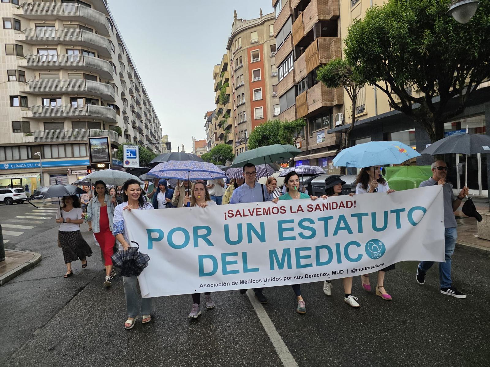 Los médicos recorrieron las calles de León el pasado miércoles para protestar. | L.N.C.