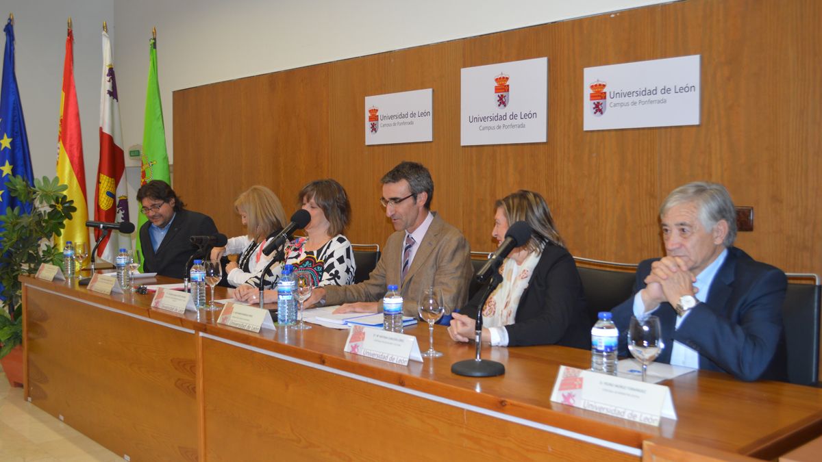 Inauguración del nuevo curso de la Universidad de la Experiencia en el campus de Ponferrada. | A. CARDENAL