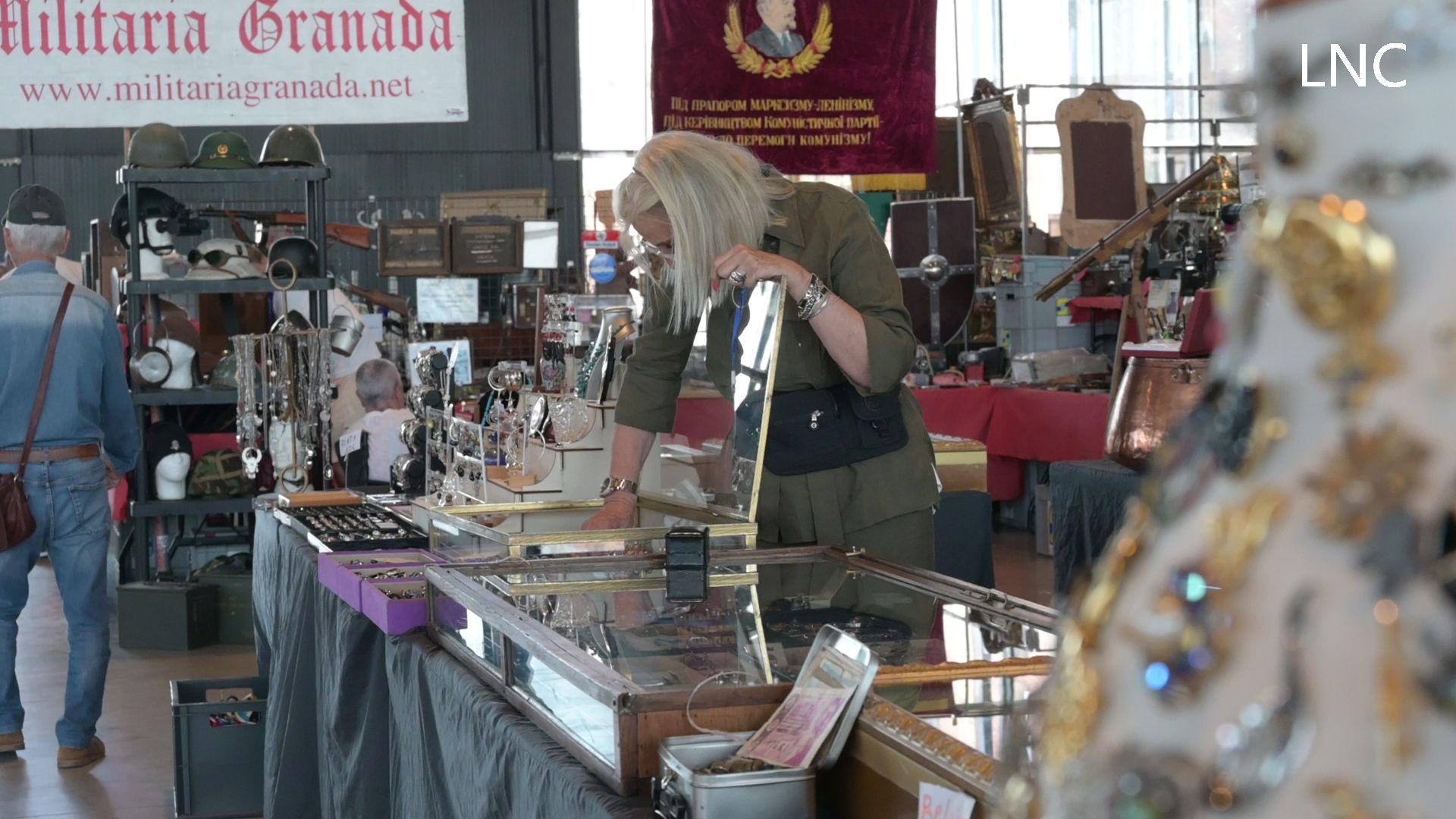 León viaja al pasado a través de la Feria de Antigüedades