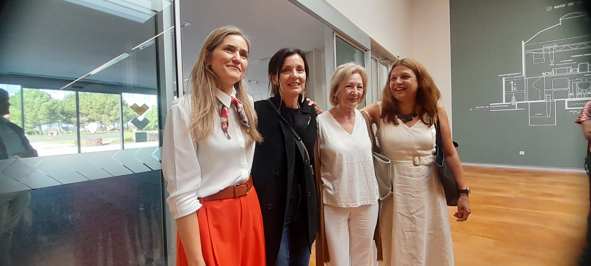 Nevenka a su entrada a La Térmica Cultural para participar en las jornadas. | MAR IGLESIAS
