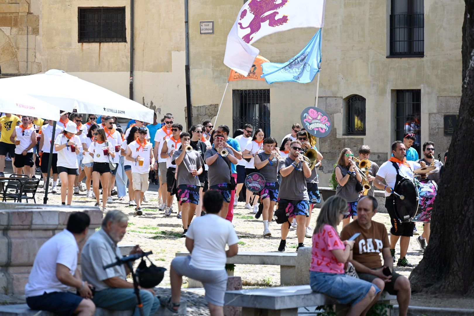 Día de Peñas en las fiestas de San Juan y San Pedro de León. | SAÚL ARÉN