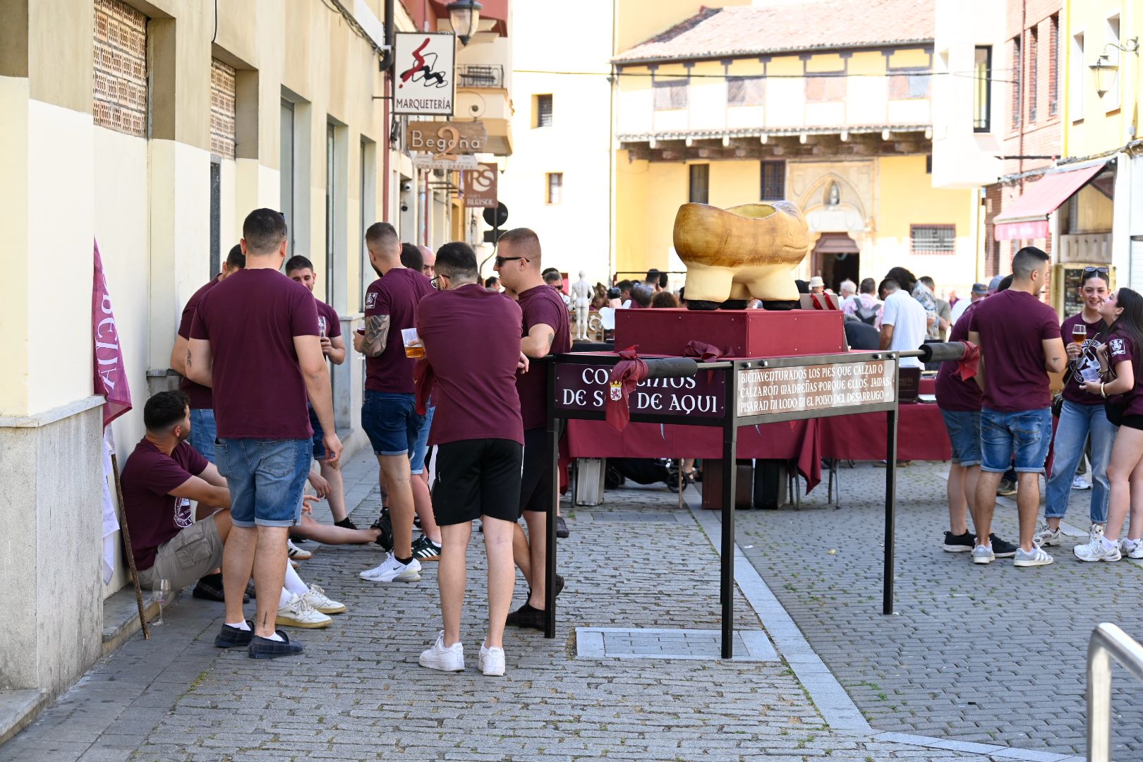 Día de Peñas en las fiestas de San Juan y San Pedro de León. | SAÚL ARÉN