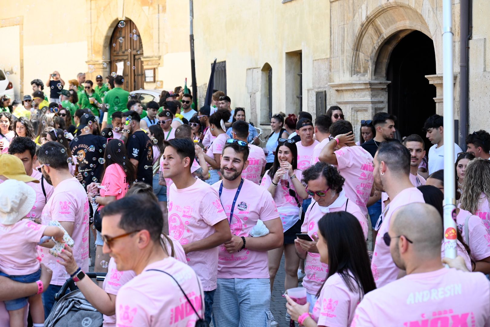 Día de Peñas en las fiestas de San Juan y San Pedro de León. | SAÚL ARÉN