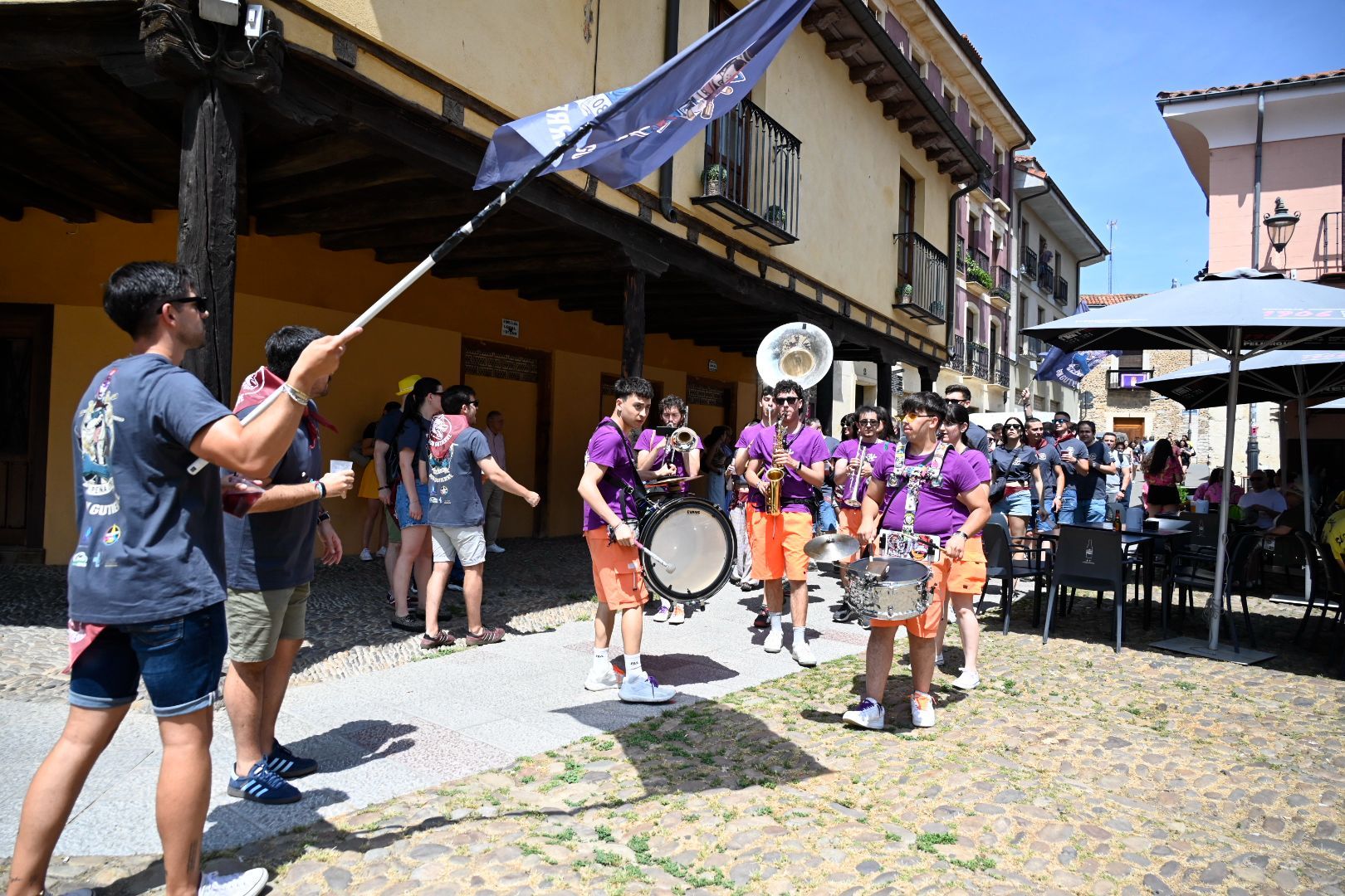 Día de Peñas en las fiestas de San Juan y San Pedro de León. | SAÚL ARÉN