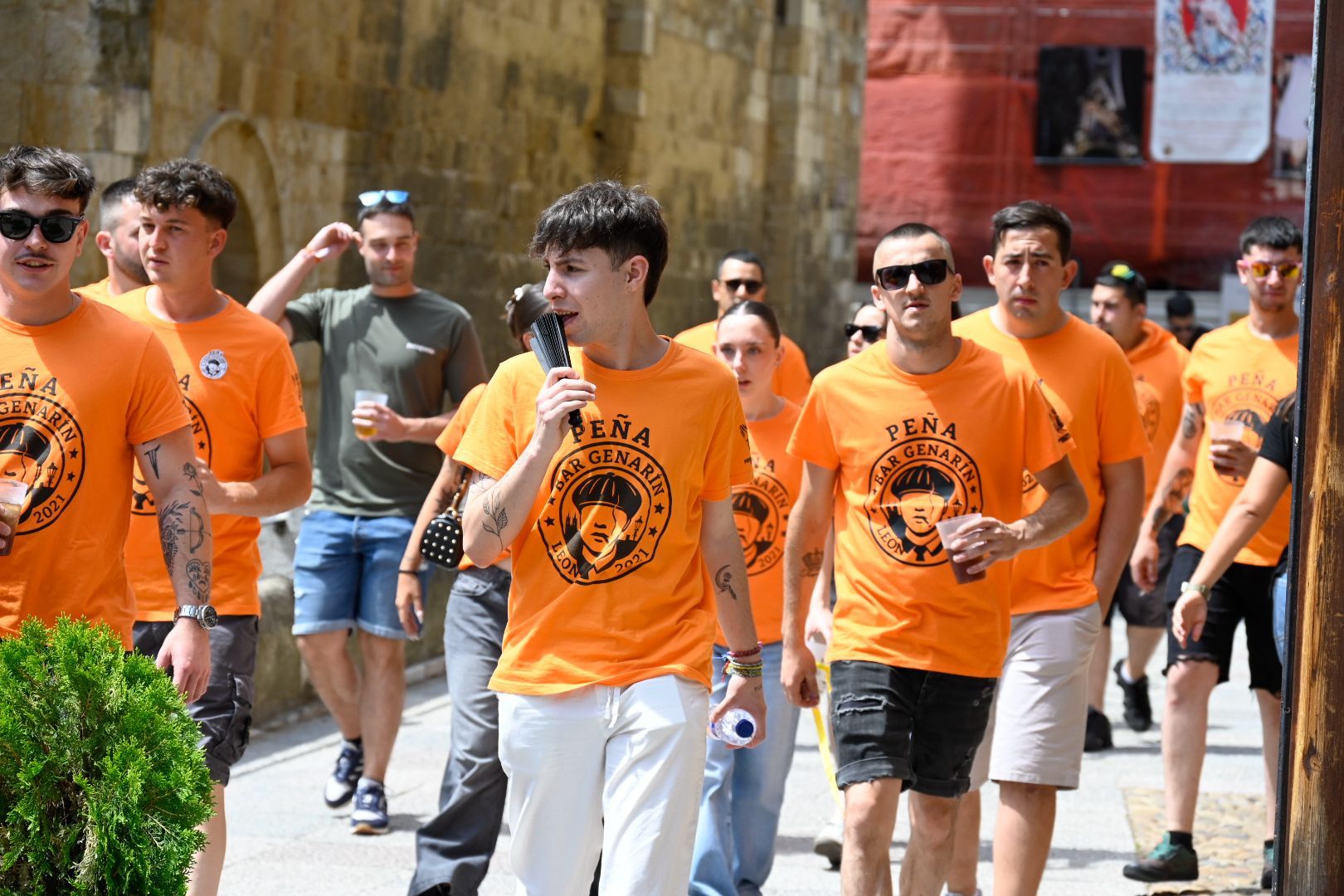 Día de Peñas en las fiestas de San Juan y San Pedro de León. | SAÚL ARÉN