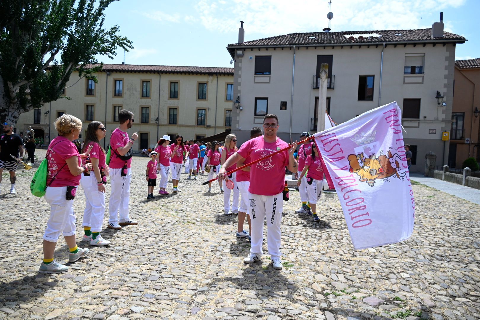 Día de Peñas en las fiestas de San Juan y San Pedro de León. | SAÚL ARÉN
