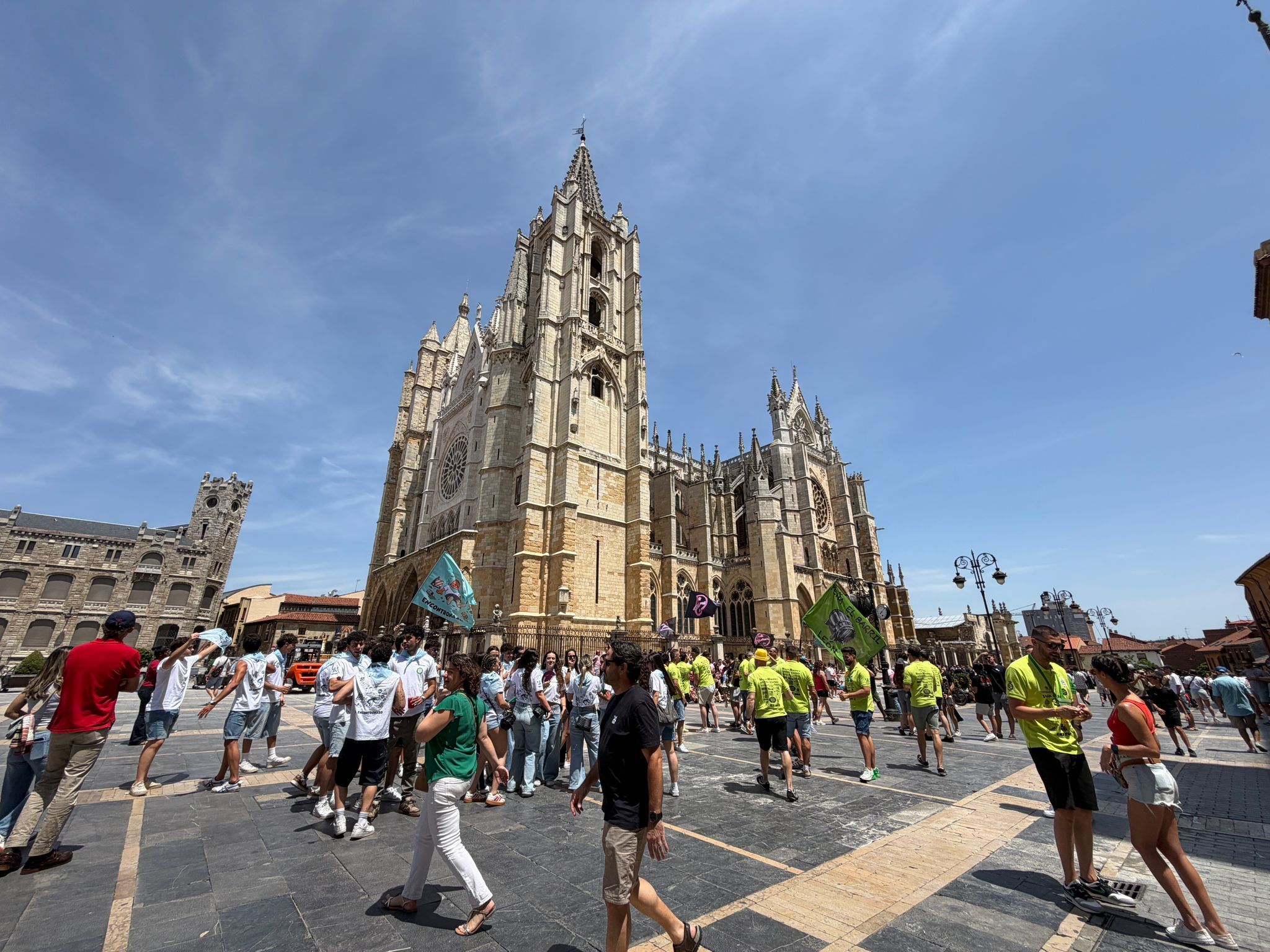 Día de Peñas en las fiestas de San Juan y San Pedro de León. | SAÚL ARÉN