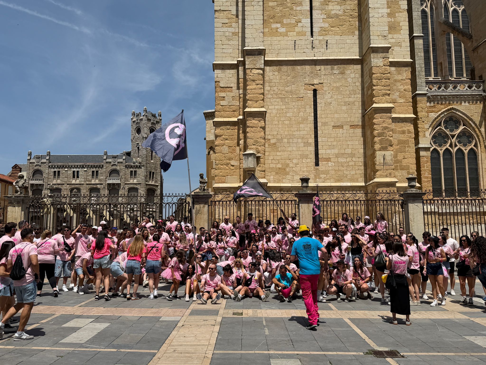 Día de Peñas en las fiestas de San Juan y San Pedro de León. | SAÚL ARÉN