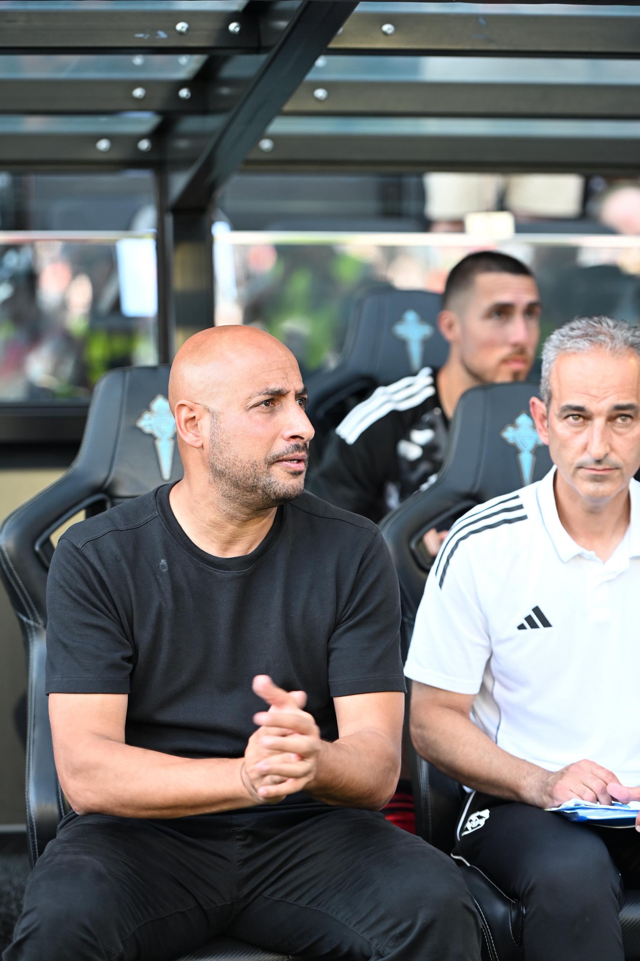 Mehdi Nafti durante la final por el ascenso disputada en Balaídos junto a Pablo Lago. | QUINITO