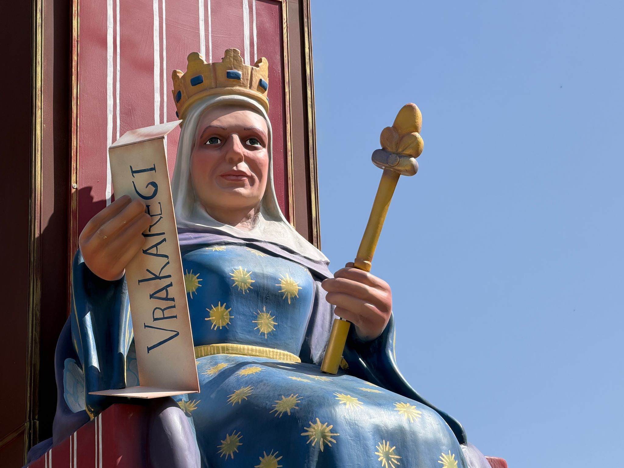 Urraca I protagoniza la hoguera de San Juan en León. | SAÚL ARÉN