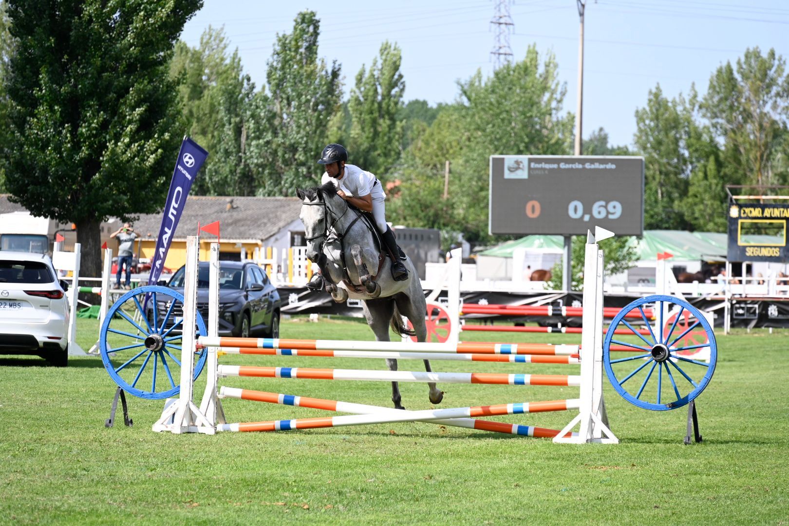 Diferentes momentos del LXXV Concurso Nacional de Saltos que se desarolló en León durante todo el fin de semana. SAÚL ARÉN (4)