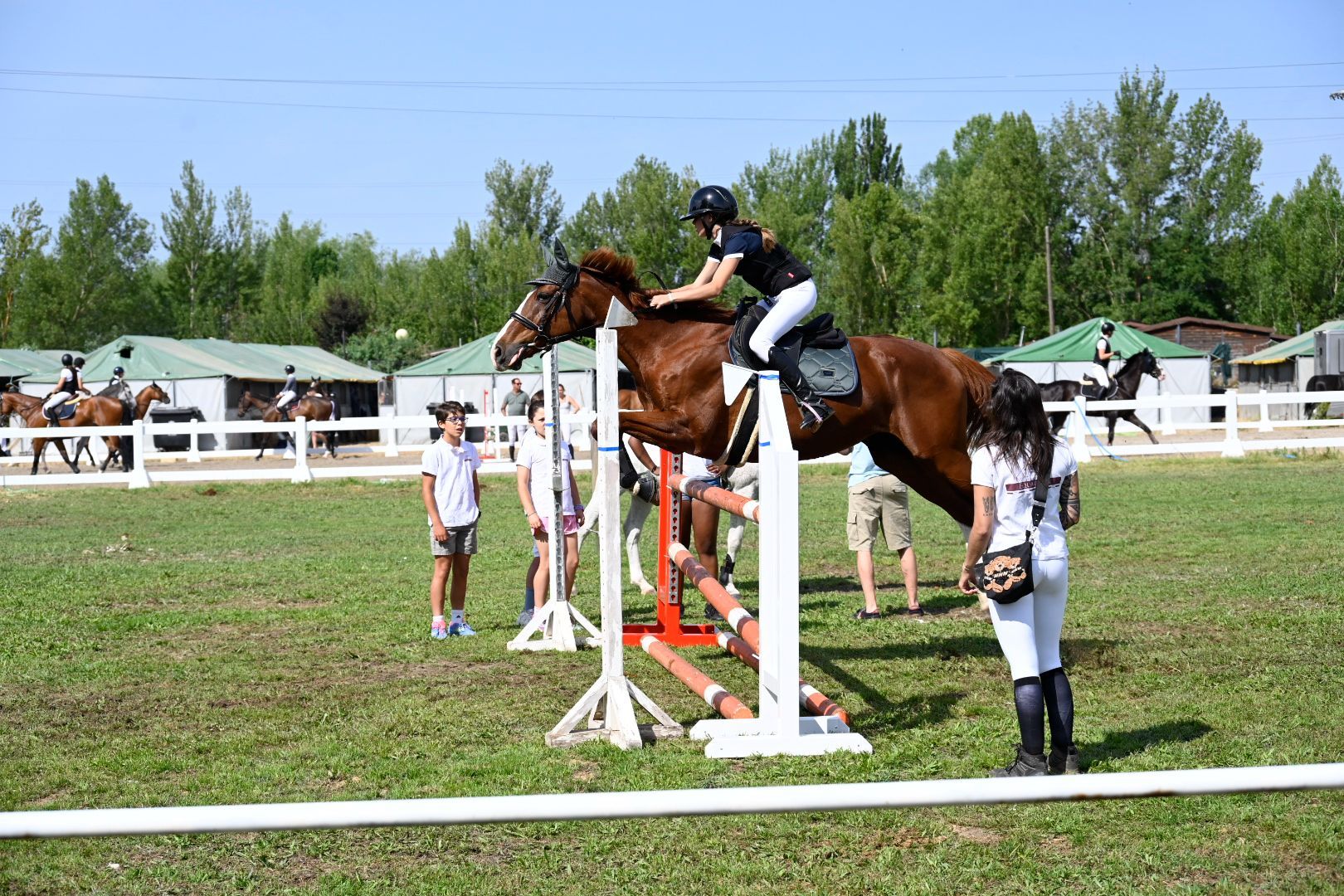 Diferentes momentos del LXXV Concurso Nacional de Saltos que se desarolló en León durante todo el fin de semana. SAÚL ARÉN (14)