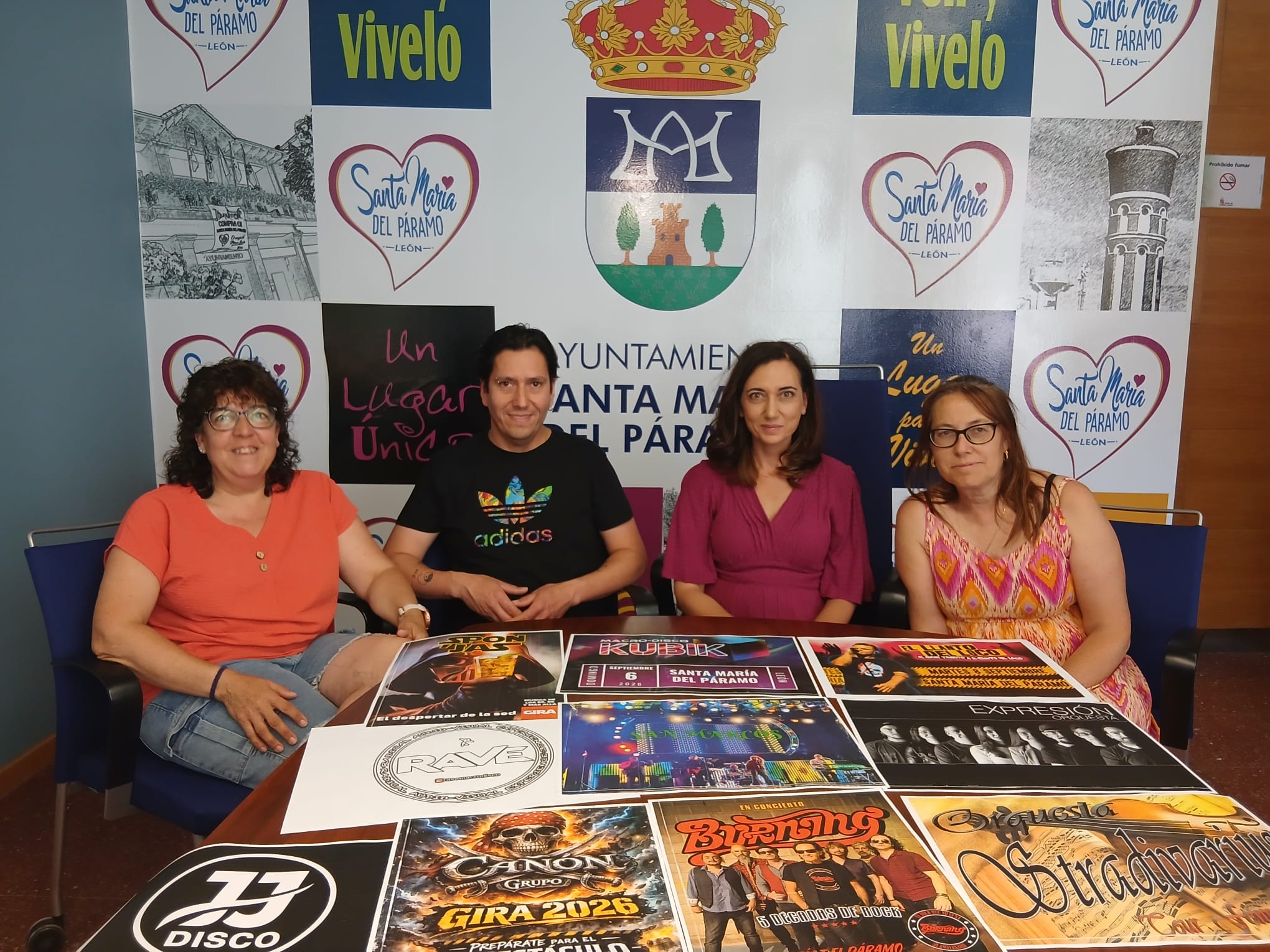Presentación de la programación de las fiestas de Santa María del Páramo. | A. RODRÍGUEZ